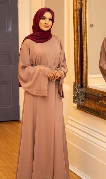 للزواج في الامارات سيدة ثرية مسلمة ابحث عن رقم هاتف مسلم جاد للزواج